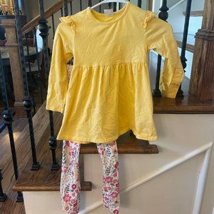 Stitchy Fish leggings outfit